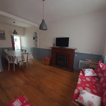 Agreable Maison De Avec Cheminee * Bagnères-de-Luchon