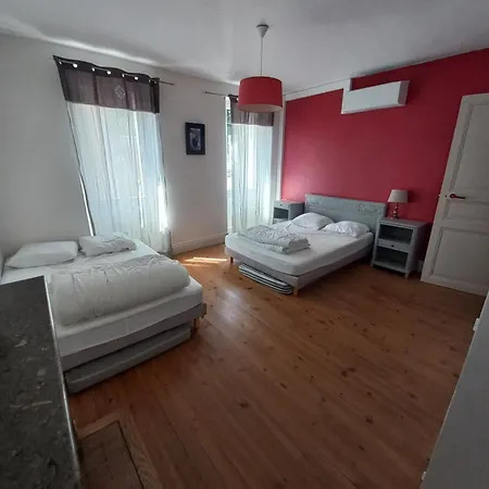 Holiday home Agreable Maison De Avec Cheminee Bagneres-de-Luchon