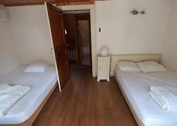 בית נופש Agreable Maison De Avec Cheminee Bagnères-de-Luchon